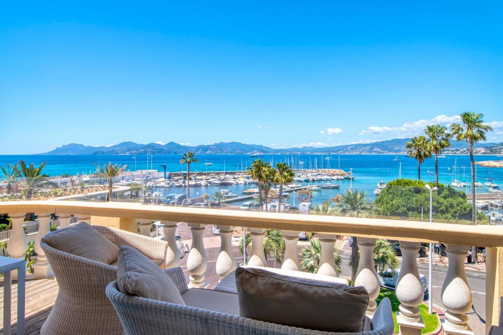 Stunning 3 Bedrooms With A Sea View Terrace